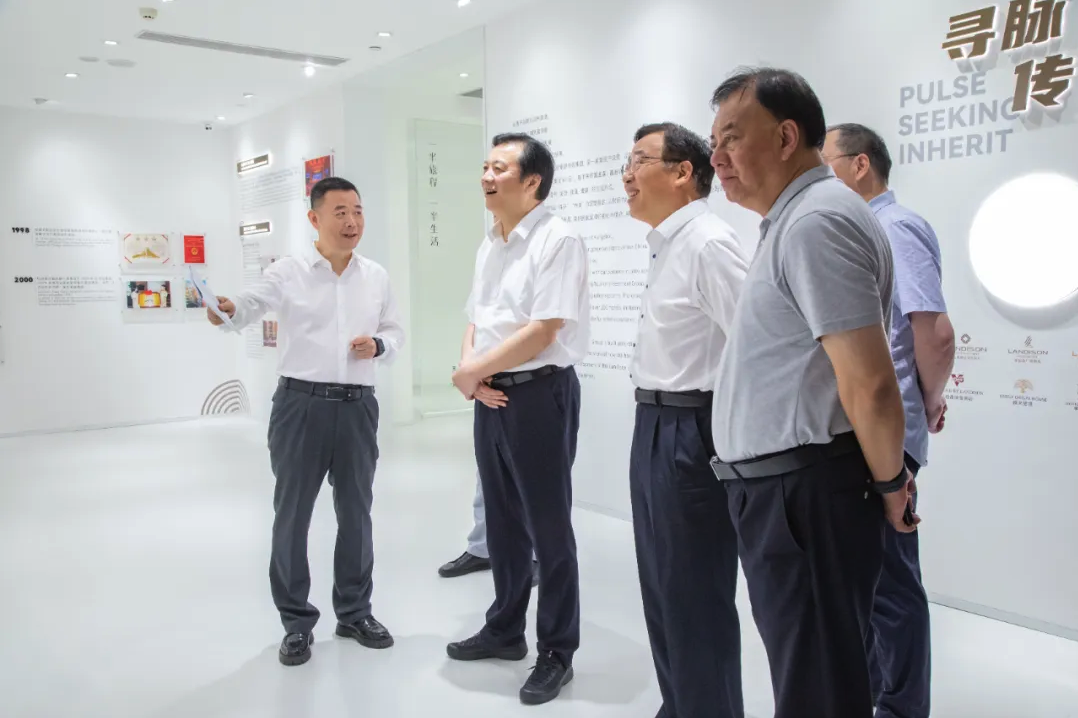 胡伟副省长到省旅游投资集团调研